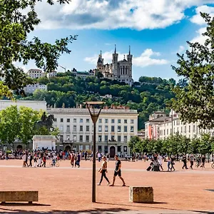 Séjour chez l'habitant 30m² De Bonheur Au Coeur De Lyon, Dans Les Nuages., Villeurbanne